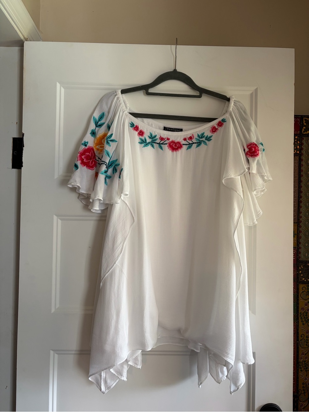 Tunique White Tunic with Pink & Teal Floral Embroidery